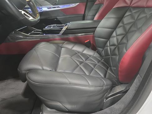 Certified 2023 BMW 740i RWD image 18