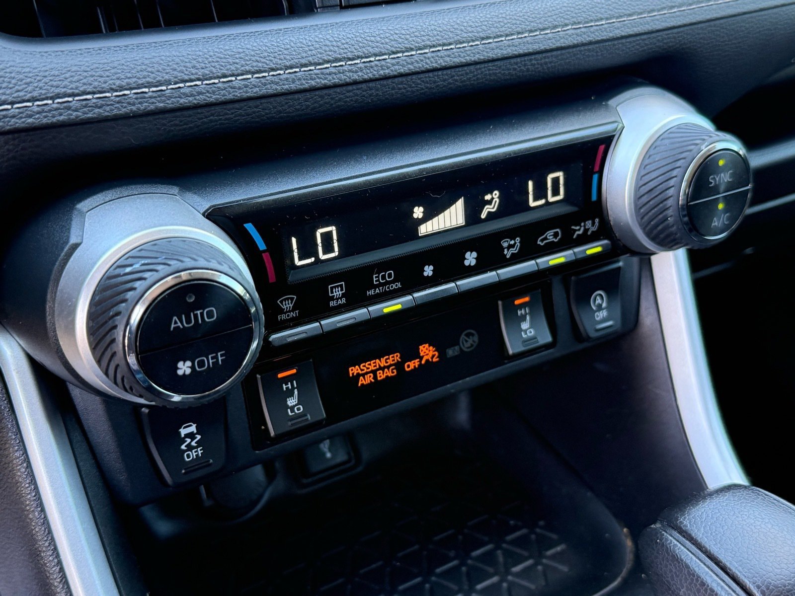 Used 2022 Toyota RAV4 XLE w/ XLE Grade Weather Package FWD image 23