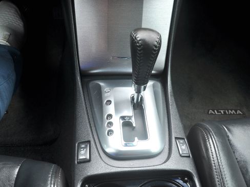 Used 2010 Nissan Altima 2.5 SL w/ SL Pkg FWD image 32