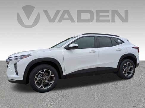 New 2026 Chevrolet Trax LT w/ Driver Confidence Package image 2