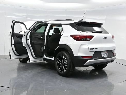 Used 2025 Chevrolet TrailBlazer LT w/ Convenience Package AWD/4WD image 56
