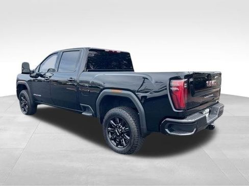 Used 2024 GMC Sierra 2500 AT4 AWD/4WD image 4