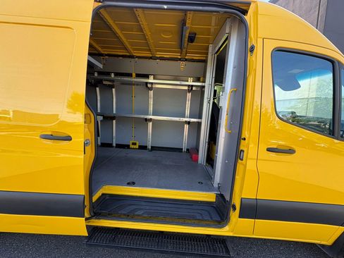 Used 2021 Mercedes-Benz Sprinter 2500 image 20