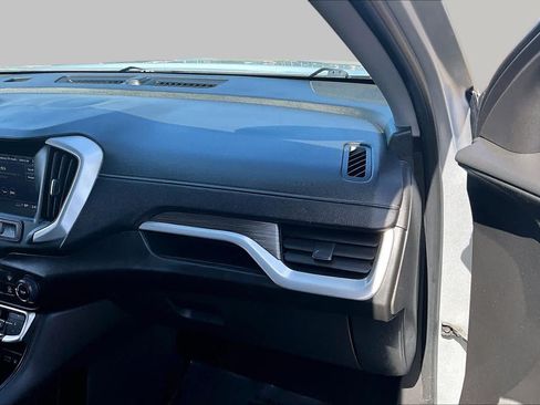Used 2022 GMC Terrain SLE FWD image 18