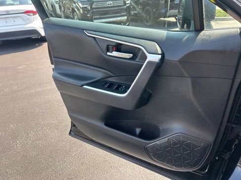 Used 2025 Toyota RAV4 XLE FWD image 29