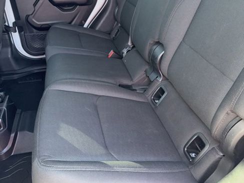 Used 2021 Jeep Gladiator Willys image 15