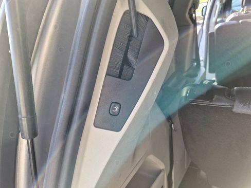 Used 2018 Dodge Grand Caravan SXT FWD image 32