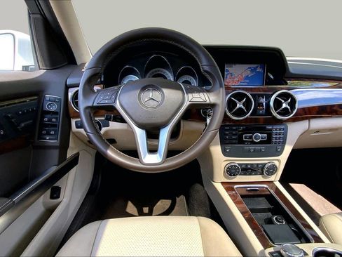 Used 2013 Mercedes-Benz GLK 350 4MATIC image 6