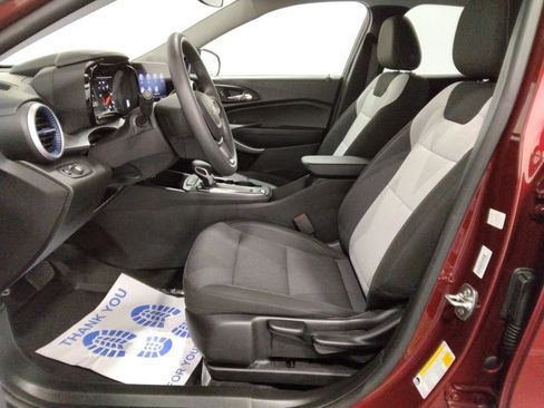 Used 2025 Chevrolet Trax LS image 25