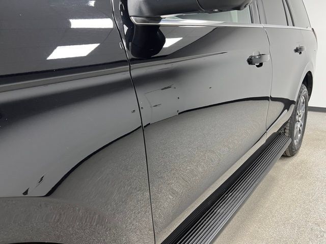 Used 2025 Ford Expedition Active AWD/4WD image 14