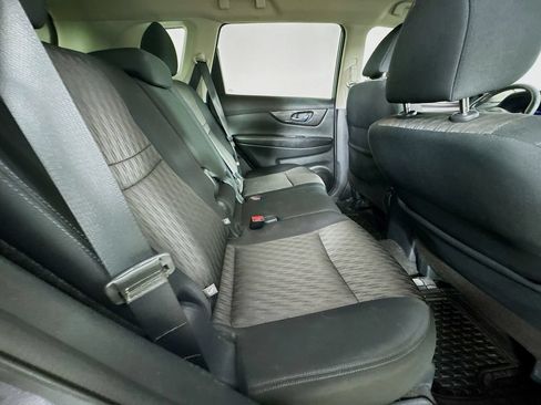 Used 2018 Nissan Rogue SV w/ Premium Package FWD image 34