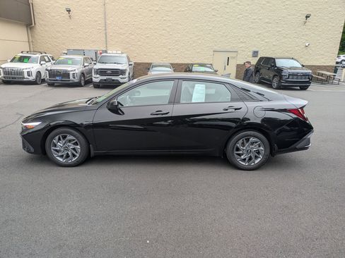 Certified 2024 Hyundai Elantra SEL FWD image 8