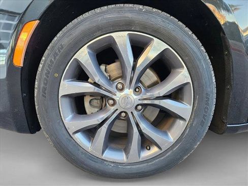 Used 2017 Chrysler Pacifica Limited w/ UConnect Theater Package image 24