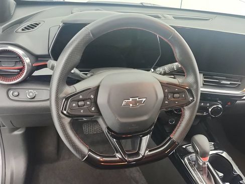 Used 2025 Chevrolet Trax RS w/ Driver Confidence Package FWD image 18