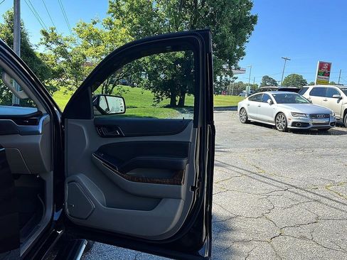 Used 2018 Chevrolet Suburban Premier AWD/4WD image 36