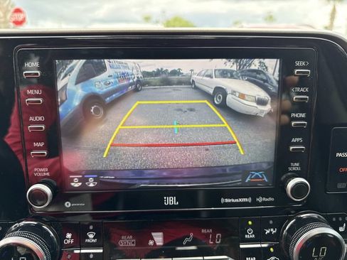 Used 2022 Toyota Highlander Limited FWD image 32