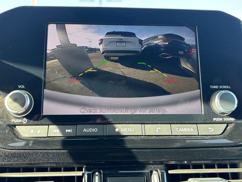 Used 2025 Nissan Pathfinder SV image 25