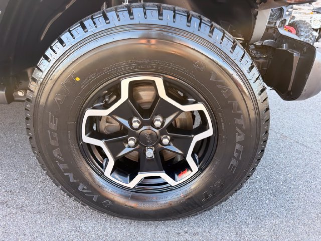 Used 2022 Jeep Gladiator Rubicon w/ LED Lighting Group AWD/4WD image 38