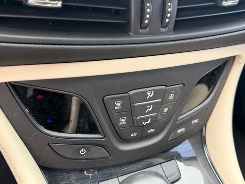 Used 2018 Buick Envision Essence w/ LPO, Cargo Package FWD image 9