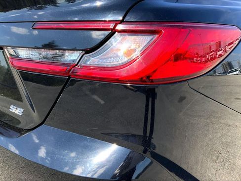 Used 2025 Toyota Camry SE w/ Multimedia Upgrade Package image 30