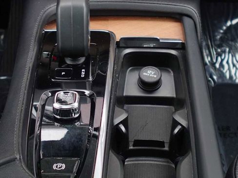 Used 2023 Volvo XC90 T8 Plus AWD/4WD image 16