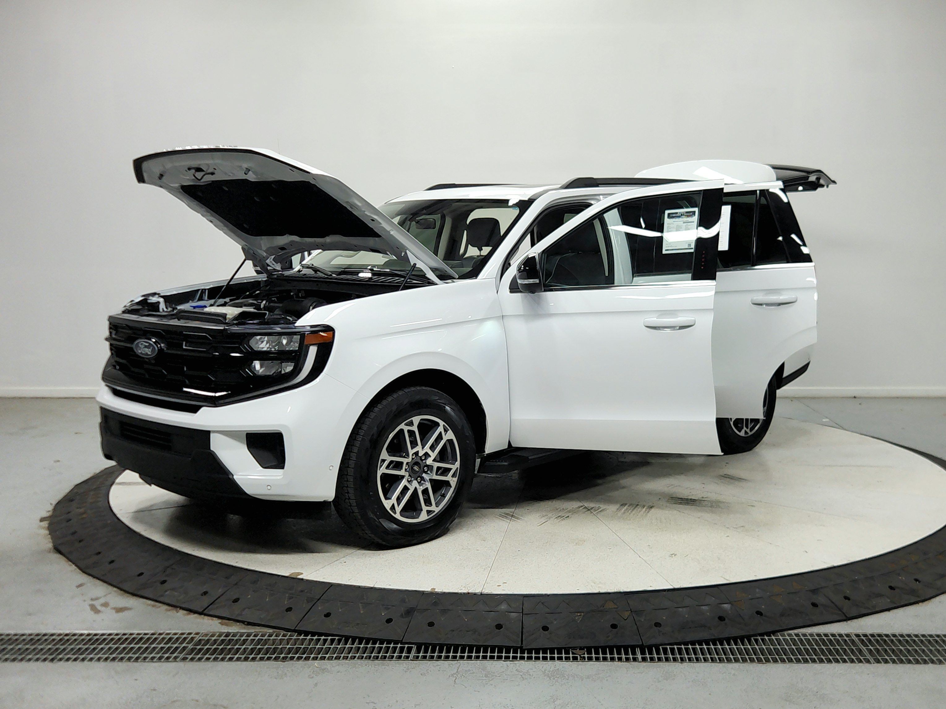 Used 2025 Ford Expedition Active AWD/4WD image 12