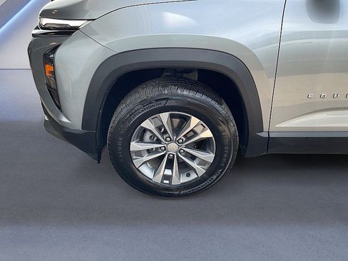 Used 2026 Chevrolet Equinox LT w/ Convenience Package II FWD image 9