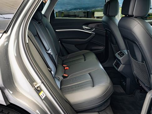 Used 2022 Audi e-tron Premium w/ Convenience Plus Package image 35