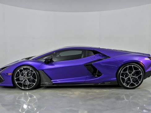 Used 2024 Lamborghini Revuelto image 11
