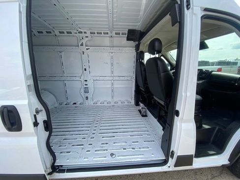 Used 2023 RAM ProMaster 2500 FWD image 3