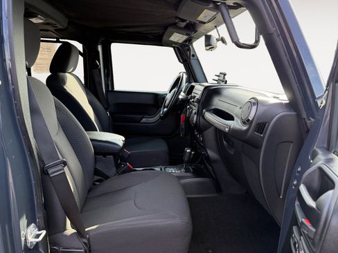 Used 2018 Jeep Wrangler Unlimited Sport S AWD/4WD image 19