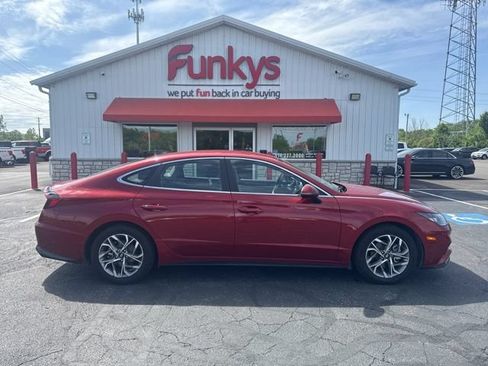 Used 2023 Hyundai Sonata SEL FWD image 2