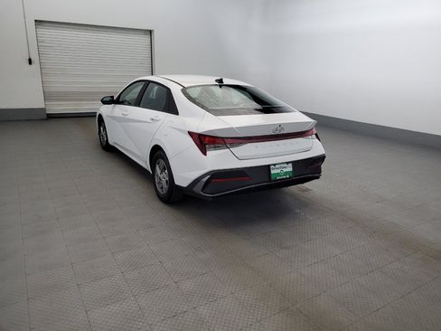 Used 2025 Hyundai Elantra SE w/ Cargo Package FWD image 5