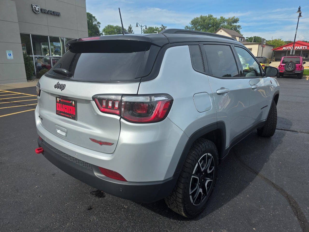 Used 2025 Jeep Compass Trailhawk w/ Trailhawk Convenience Group AWD/4WD image 13