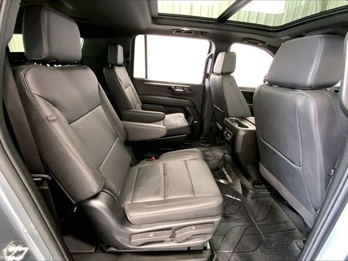 Used 2026 Chevrolet Suburban Z71 w/ Comfort Package AWD/4WD image 20