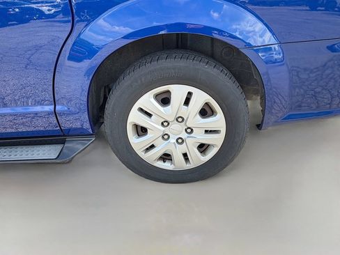 Used 2019 Dodge Grand Caravan SE w/ UConnect Hands-Free Group FWD image 10