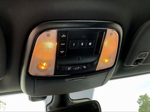 Used 2022 Dodge Durango GT AWD/4WD image 17