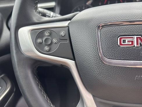 Used 2023 GMC Acadia SLT image 32