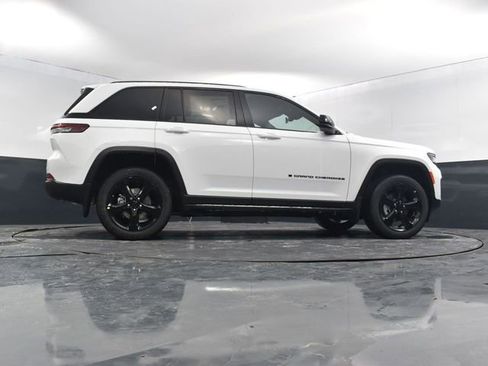 New 2025 Jeep Grand Cherokee Altitude w/ Trailer Tow Package AWD/4WD image 54