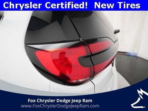 Certified 2024 Chrysler Pacifica Touring-L image 32