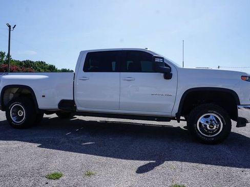 Used 2022 Chevrolet Silverado 3500 LT w/ Convenience Package AWD/4WD image 3