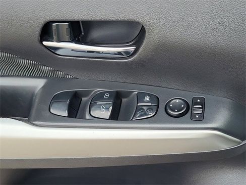 Used 2018 Nissan Kicks SV image 20