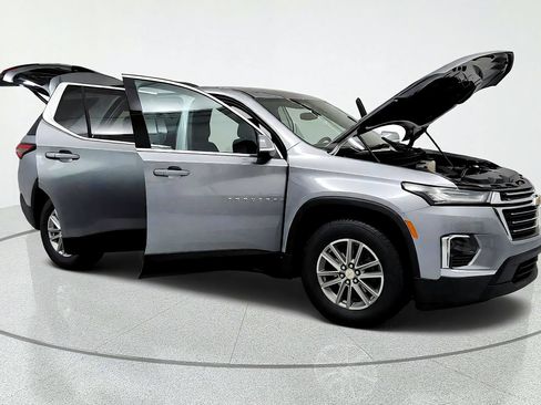 Used 2023 Chevrolet Traverse LT FWD image 14