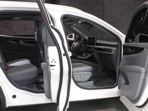 Used 2023 Lincoln Nautilus Reserve FWD image 32