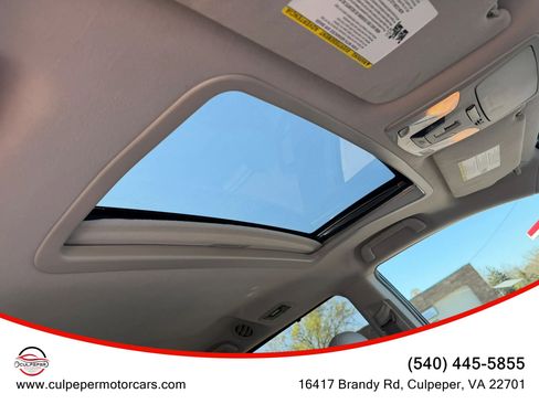 Used 2013 Toyota Sienna XLE image 17