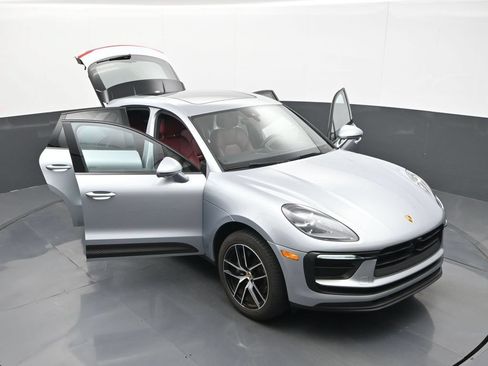 Certified 2023 Porsche Macan AWD/4WD image 32
