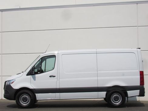 Used 2025 Mercedes-Benz Sprinter 2500 image 4