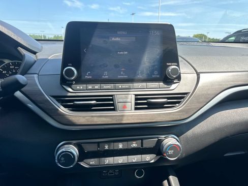 Used 2025 Nissan Altima 2.5 SV FWD image 13
