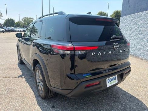 Used 2024 Nissan Pathfinder SV FWD image 3