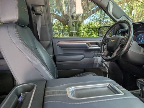 Used 2022 Chevrolet Silverado 1500 High Country w/ Technology Package AWD/4WD image 15
